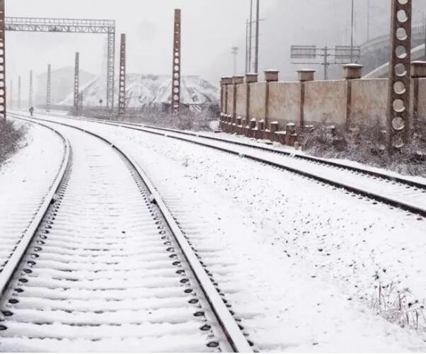 冬天已到，雨雪天氣增多，應(yīng)該怎么做才能防止凈化板發(fā)潮？